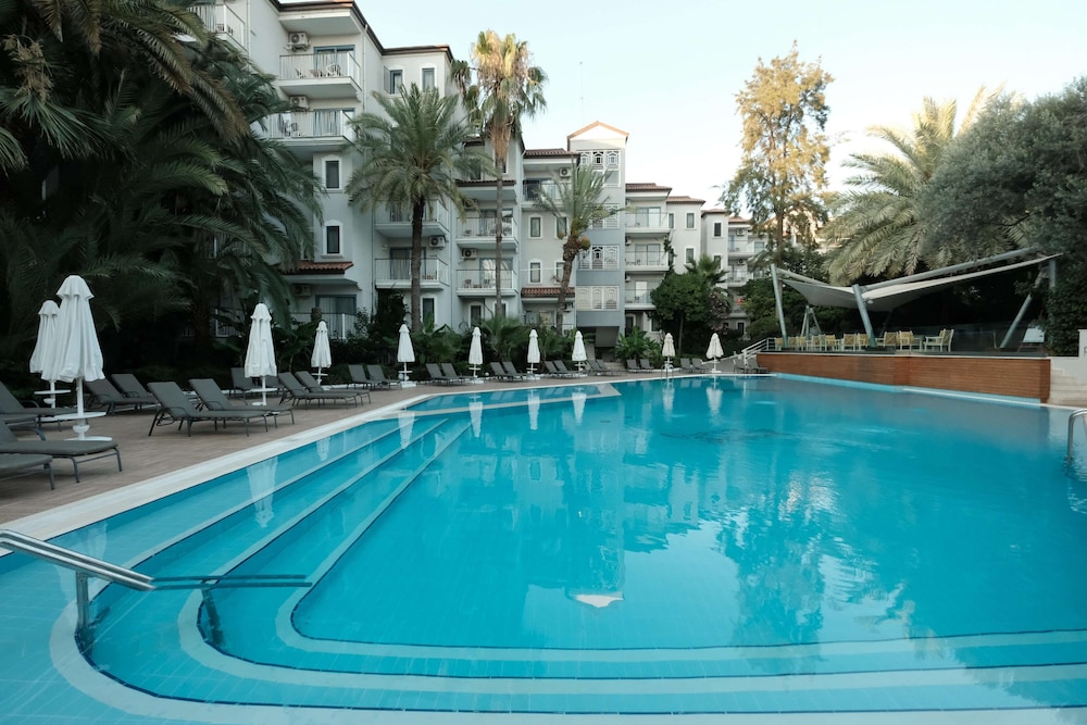 Paloma Marina Suites