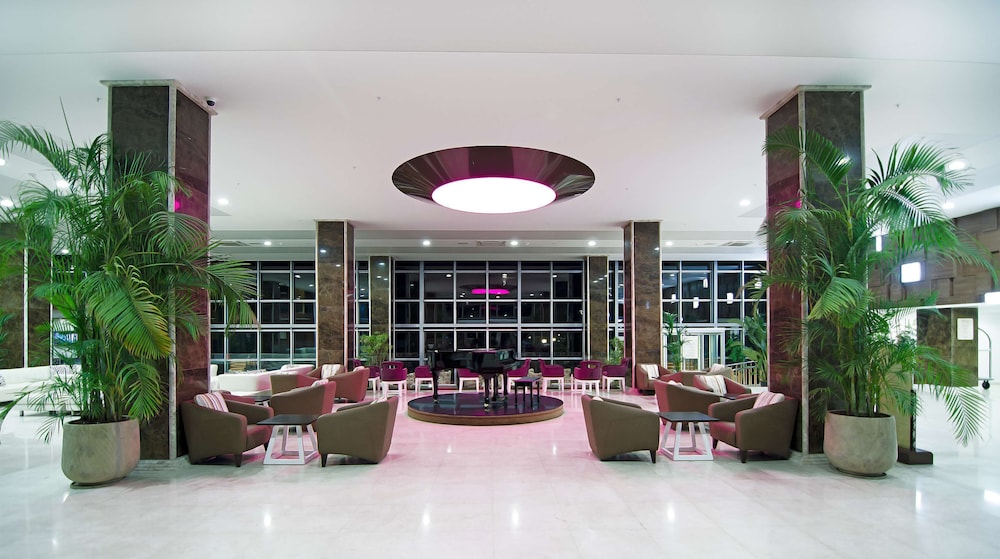 Palm Wings Beach Resort & Spa Kusadasi - Görsel 2