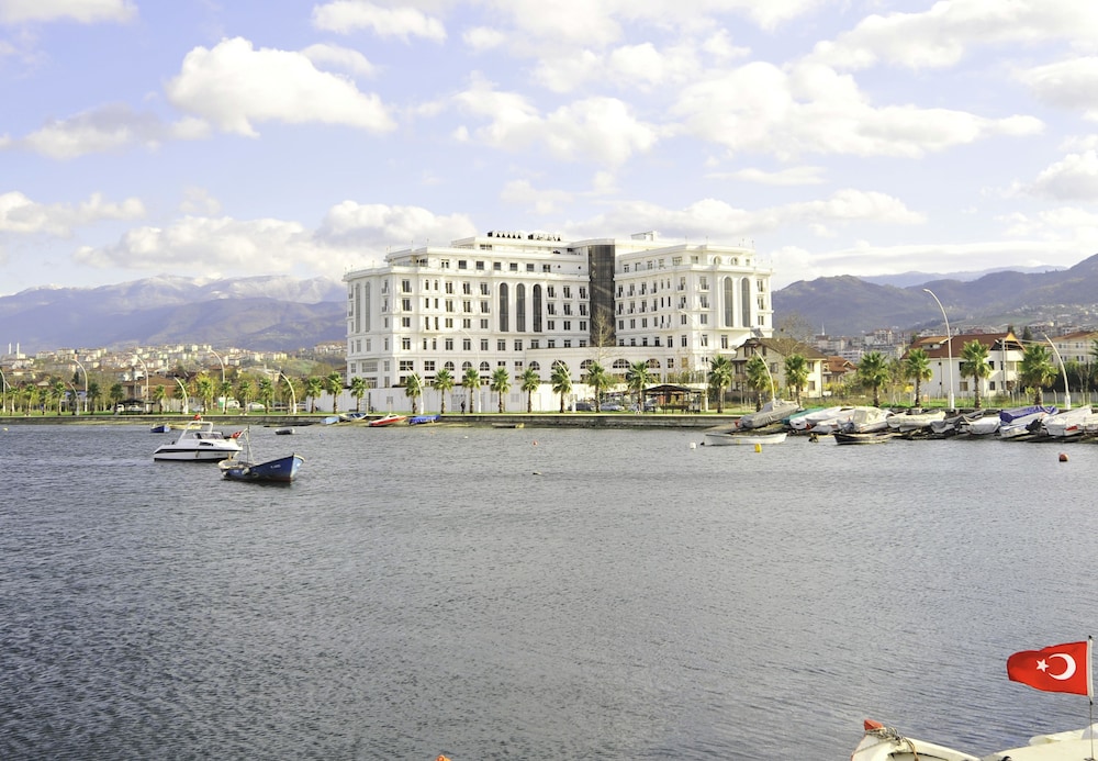 Wellborn Luxury Hotel