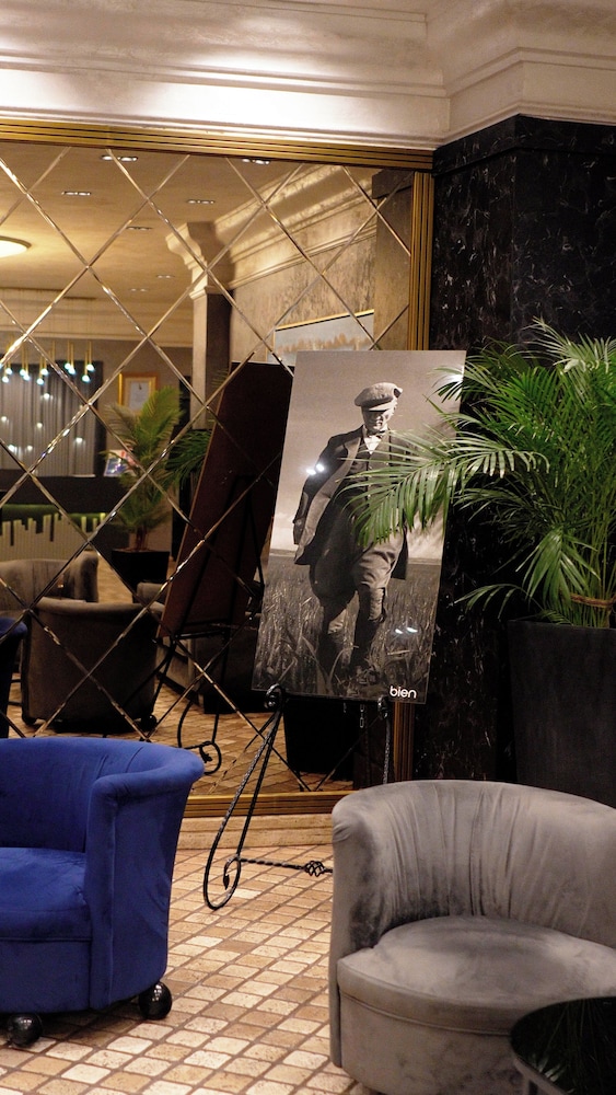 Neva Palas - Diğer görseller