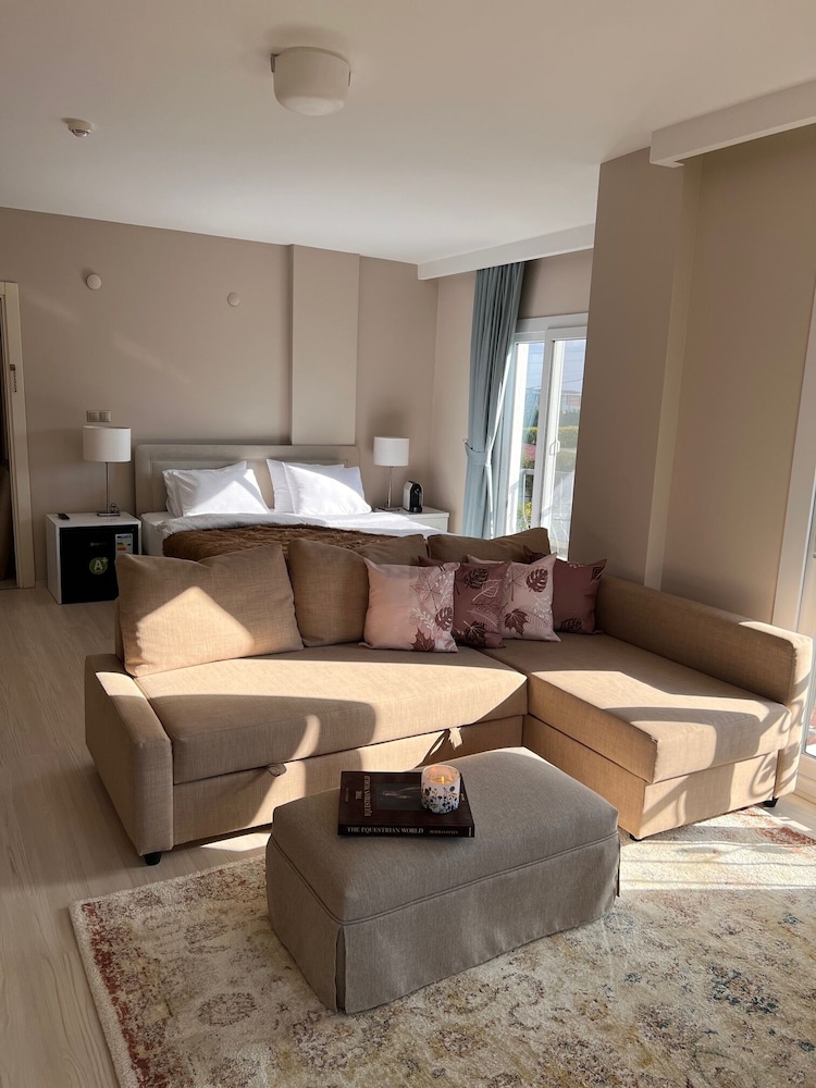 B. Equine Range Hotel - Görsel 4