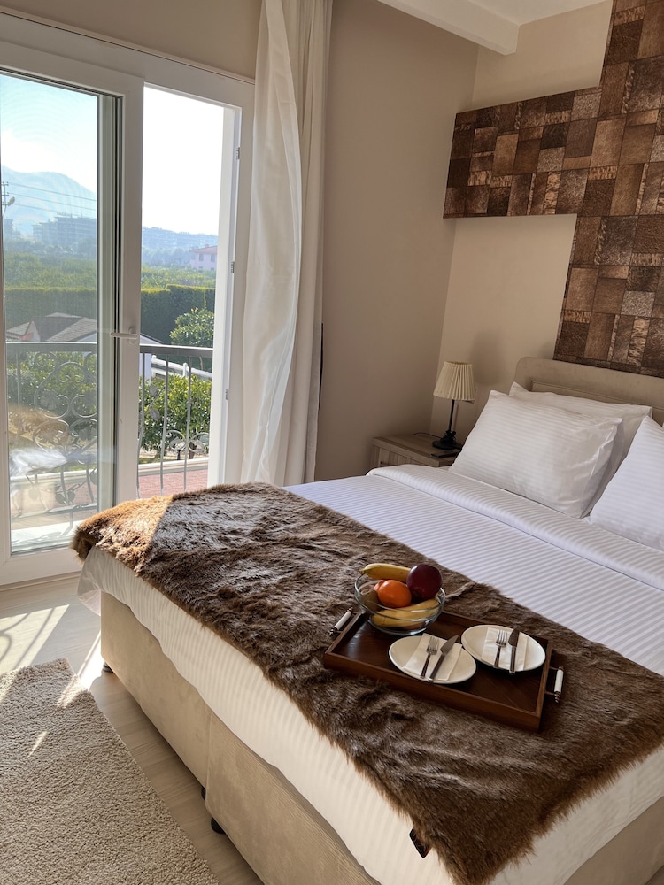 B. Equine Range Hotel - Görsel 2