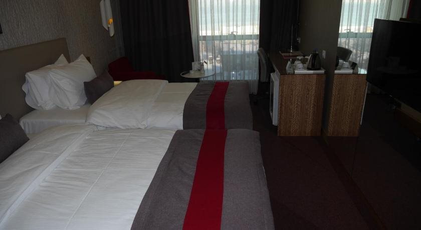 The Crater Hotel - Diğer görseller