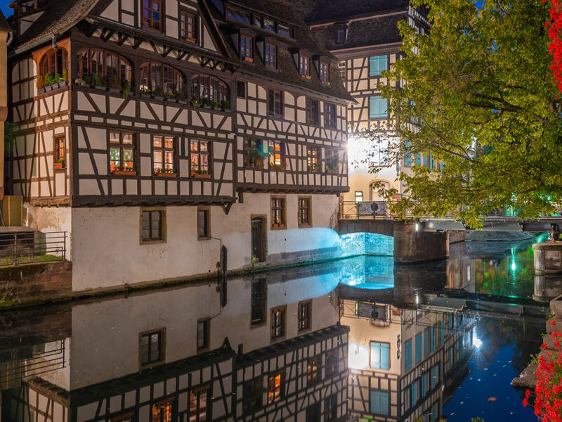 İzmir`den Direkt Hareket Görkemli Rüya Üçgeni Almanya - Fransa - İsviçre 4 Gece - SunExpress ile 18 Mart Hareket (Ramazan Bayramı Özel) AT1251